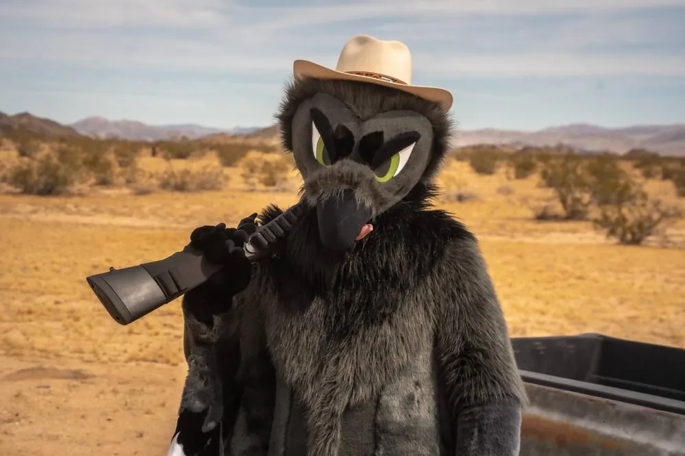 Beefshanks, the houndsteeth corvid, in suit