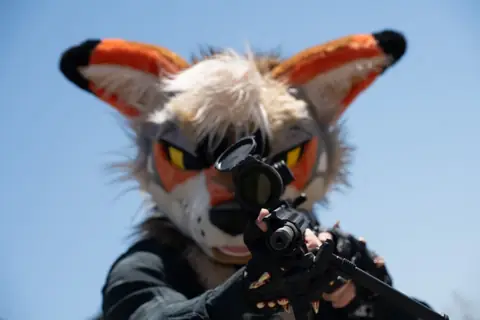 Taking aim, photo by Beefshanks