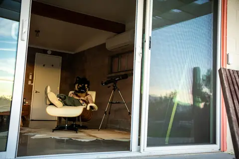Apartment interior with window light, photo by Beefshanks
